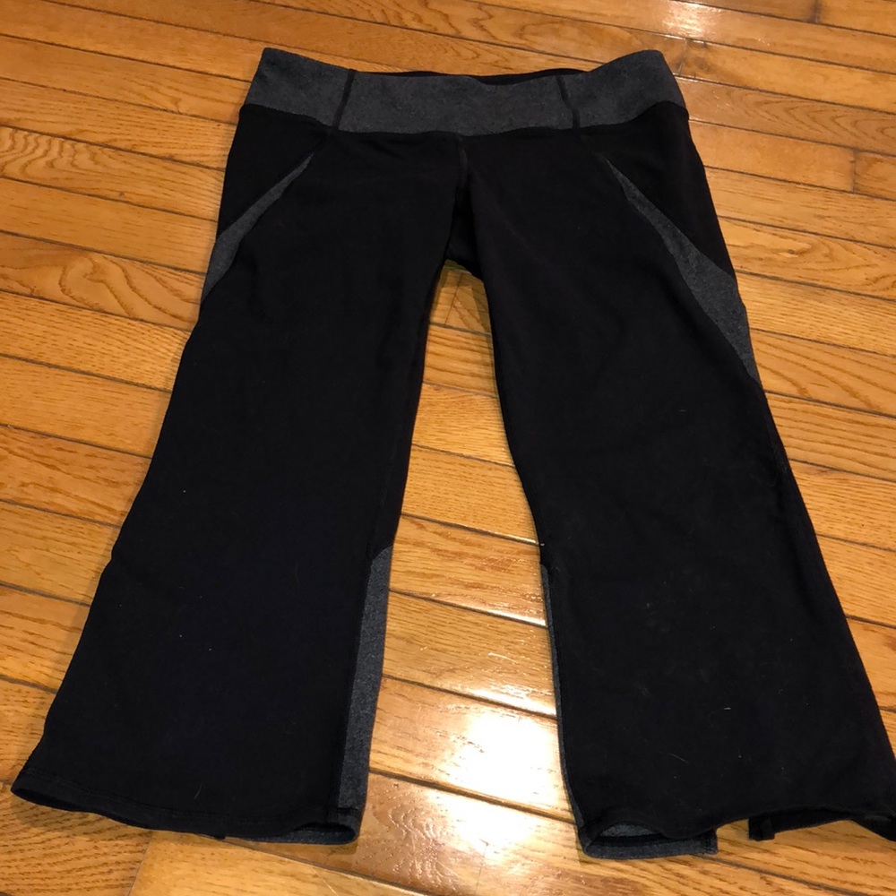Athleta Multi-Colored Capri / Cropped Leggings